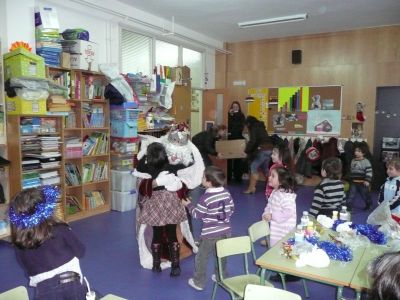 Infantil de 4 anos.Piden agasallos.
