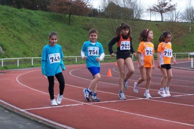 Aurora Romero e Iván Prado na proba de 1000 m marcha, clasificados para o Provincial de pista en Lugo.
Palabras chave: CEIP ANTONIO INSUA BERMÚDEZ XOGADE 2013 ATLETISMO 1ª CLASIFICATORIA PROVINCIAL 17 marzo 2013 ATLETISMO PISTA