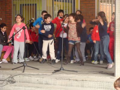 Baile dos nenos para a profe Pili
