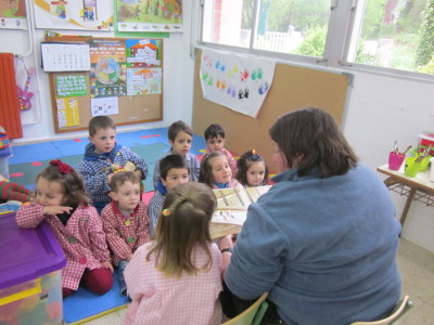 MARÍA JOSÉ CONTANDO O CONTO