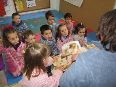 MARÍA JOSÉ CONTANDO O CONTO