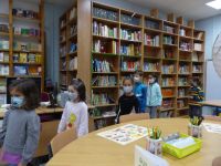 Presentando_a_Biblioteca_ao_alumnado_de_1o_281129.JPG