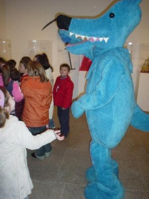 Saúdamos ó lobo "ORBIL", a mascota do Salón.
