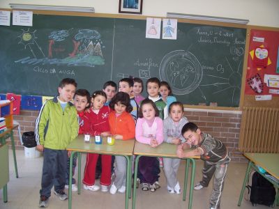 Somos científicos!
Seguimos co experimento! A que estamos guapos!
