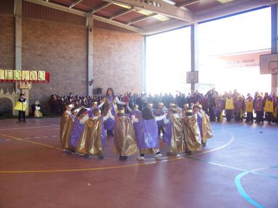 Danza medieval....concentradísimos!
