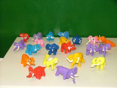 Elefantes de Plastilina realizados por 4º A
