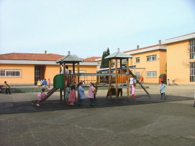 Patio de recreo. Xogos infantís
