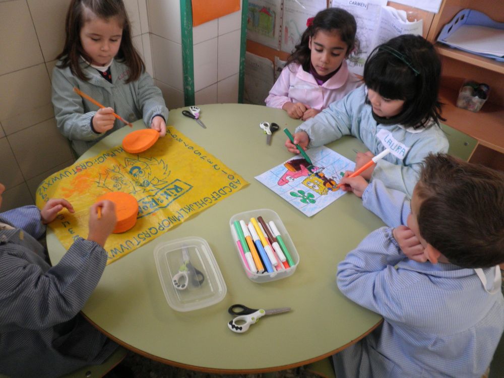 pintando o puzle e a súa caixa
