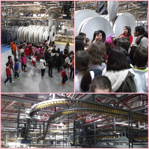 Nenos visitando as instalacións de edición do xornal "La voz de Galicia". Rollos xigantes de papel.