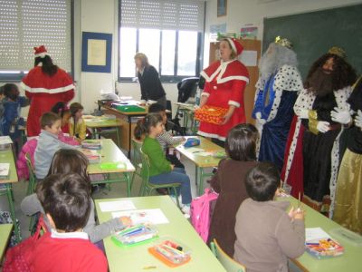 Os Reis visitando 1º B
