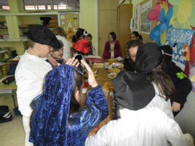 Que rico estaba todo
As nosas familias trouxeron doces típicos do Entroido e estaban todos boísimos. Algúns dos nosos alumnos colaboraron na elaboración e tamén trouxeron aas receitas para que todos aprendamos a facelas.
Palabras chave: entroido, celebracións, expresarte