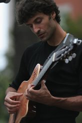 Xoán Curiel á guitarra