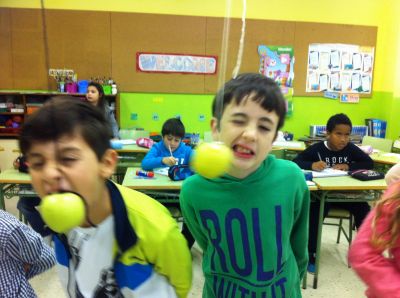 the third graders playing snap for apples
