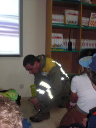 bombeiro preparándose