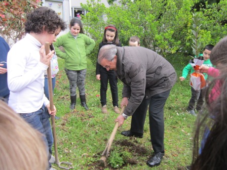 Plantando a Loureano