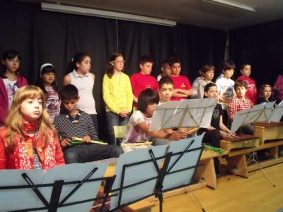 Aula de Música.
Un grupo de alumnos fixo as delicias do público interpretando a canción "Once upon a December".
