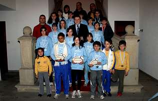 Recepción no concello
Despois dos resultados obtidos no campionato provincial de Santiago  e no campionato galego de Lugo. Os nenos foron recibidos polo alcalde onde se lles entregou medallas e trofeos recoñecendo a súa labor.
