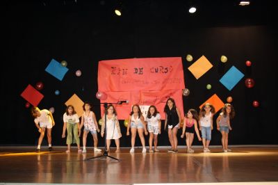 Baile “SUPERSTARS” das alumnas de 4º
