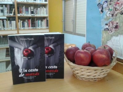 Montse Fajardo na biblioteca: Un cesto de mazás 1
