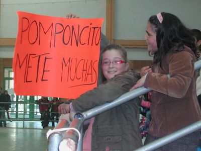 As alumnas de primaria que ían polos profes. Moi ben feito.
Palabras chave: Baloncesto 2008-2009