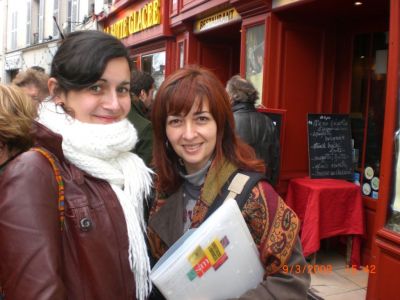 profes
Natacha e Lourdes diante do restaurante de Montmartre!!!! que cariñas de fame, eh???
