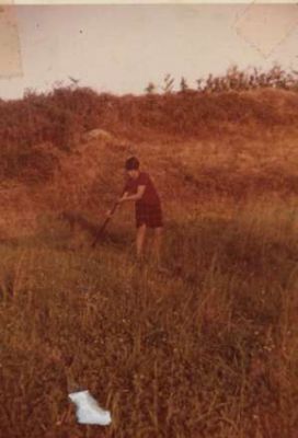 Victoria Vázquez Souto na sega da herba nos anos 60.
Foto cedida pola familia Vázquez Souto.
