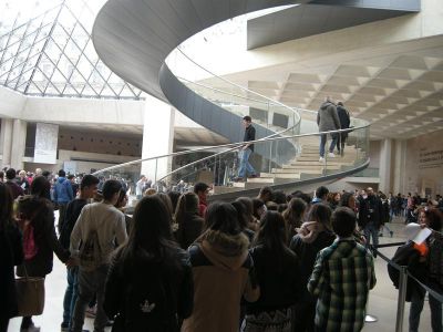 100_dentro_do_Louvre.JPG