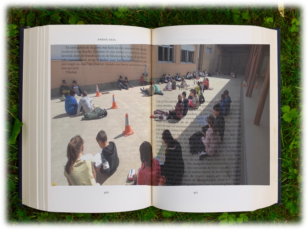 Apadriñamento lector no patio de Primaria