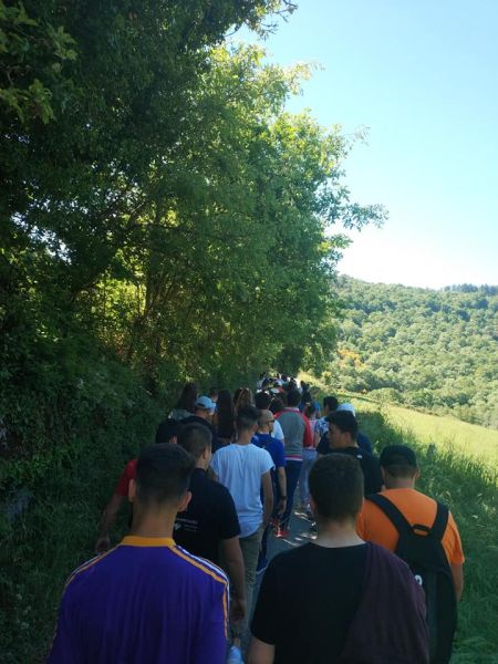 Alumnado de 2° e 4° da ESO, acompañados polo 4° de ESO do CPI de Castroverde, fixeron unha ruta de sendeirismo polo Camiño Real (Láncara)
