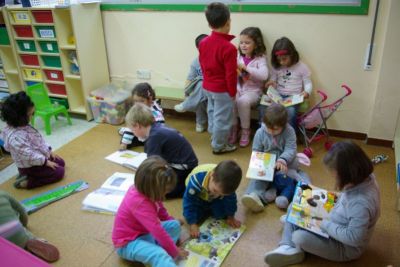 Despoid do almorzo é a hora de ler un conto e, se cadra de escoller o que queremos levar a casa de préstamo
