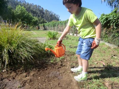 Rib_4-5_plantando_coleos_e_sementes_de_cabaza_e_primavera_(44).JPG