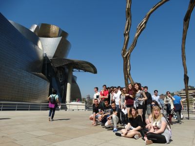 Parte do grupo nas proximidades do Museo Guggenheim
