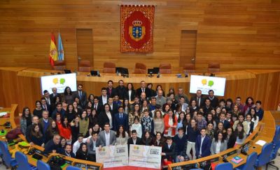 Foto de familia: participantes, coordinadores, autoridades, algúns dos acompañantes ...
