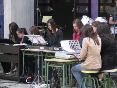 Alumnas de 1º de BAC especializadas en teclados.
