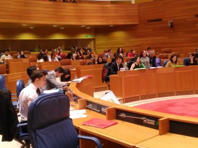 Os dous equipos de BAC preparándose para o debate final.
