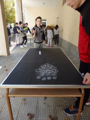 Alejandro, de 4º, probando as súas habilidades
