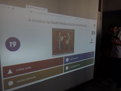 Unha das preguntas do kahoot sobre e as alternativas para seleccionar a resposta válida.
