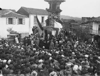 08. Homenaxe aos Mártires de Carral, 1931
Mitin galeguista de Manuel Lugrís Freire ante o monumento aos Mártires de Carral, no 26 de abril de 1931, no 85 cabodano do seu fusilamento.


Fonte: Galiciana. Arquivo Dixital de Galicia
