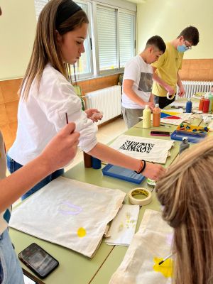 Obradoiro de bolsas de tela reutilizables. Alumnado de 3º da ESO.
