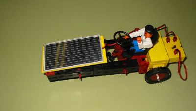 Solar
Coche alimentado por panel fotovoltaico
