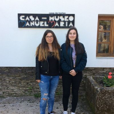 María Corral e Iara Obelar finalistas Concurso Videopoemas
O sábado 19 de Maio  de 2018 asistimos á entrega dos premios da II edición do Concurso de videopoemas sobre composicións poéticas de Rosalía e Manuel María convocado pola Casa Museo de Manuel María. Os de Imaxe e Son do Aguiar levamos o orgullo de ter dous videopoemas entre os finalistas "Máis ve que o meu corazón" de María Corral e Iara Obelar e "O foguete" de Samuel Román e Oscar Lagares. 


Palabras chave: videopoemas imaxeeson