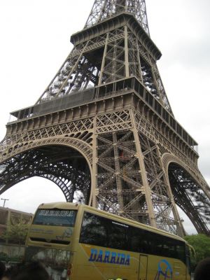 Tour Eiffel et notre car
