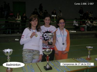 2.007-08 Badminton.V Cameonato.Campeonas de 1º: Alba Naveira, Alicia y Cristina.
