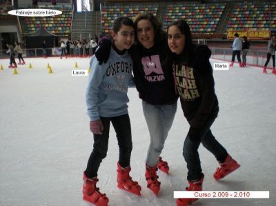 2.009-10 Patinaje sobre hielo en el Coliseo.Alumnos de 1º: Laura,Iria y Marta.

