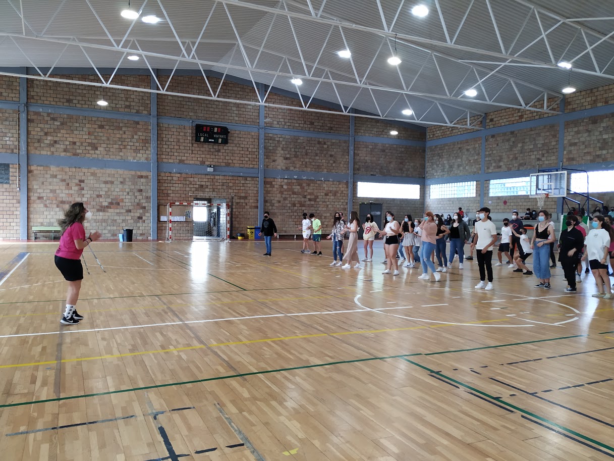 22/06/2021: Animación de ZUMBA a cargo do alumnado do ciclo TSAF e da súa profe Marta Taboada para todos os grupos (de 1°ESO a 1°BACH)
