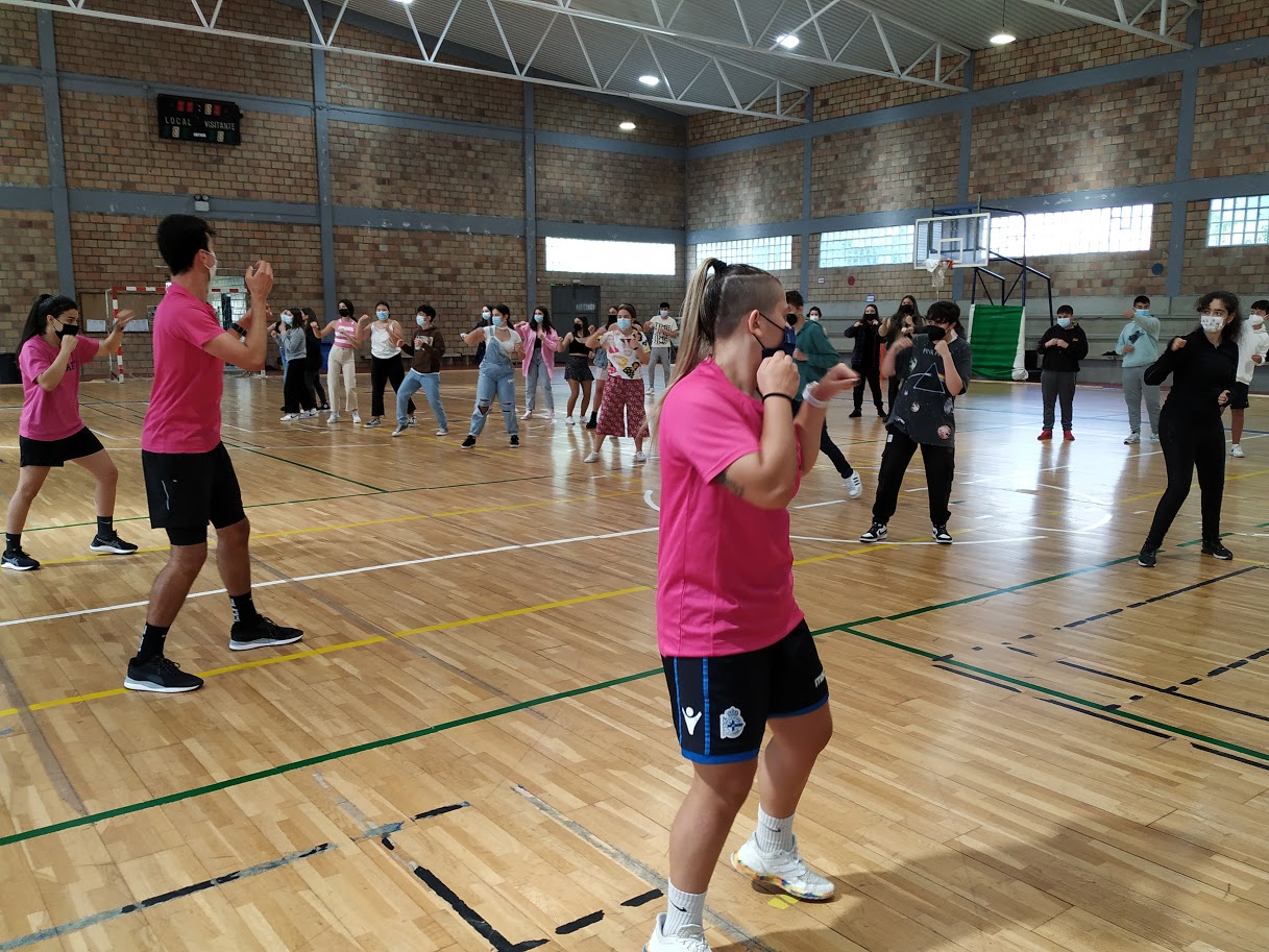 22/06/2021: Animación de ZUMBA a cargo do alumnado do ciclo TSAF e da súa profe Marta Taboada para todos os grupos (de 1°ESO a 1°BACH)
