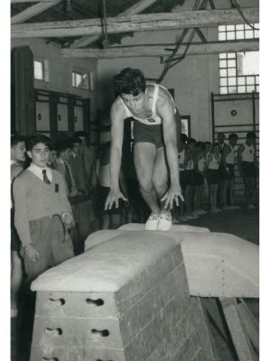 Exhibición de gimnasia 1954
Palabras chave: gimnasia educación_física