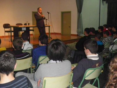 Charla sobre piercings e tatuaxes
Charla sobre piercings e tatuaxes impartida polo doctor José Carro Otero
Palabras chave: actividade cultural