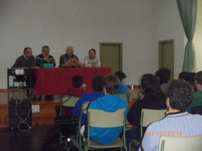 MESA REDONDA: HISTORIAS DA AGRICULTURA BARCALESA  
Interveñeron: AMADOR RODRÍGUEZ TRONCOSO (Servizo de Extensión Agraria),  XOSÉ ANTONIO ROMARÍS PEREIRA (Labrego), JAVIER VALLEDOR PUENTE (Veterinario FEIRACO). 
Presentou e moderou: X. AMANCIO LIÑARES GIRAUT (Profesor de Historia).
Palabras chave: actividade educativa