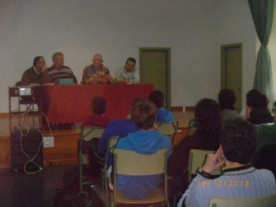 MESA REDONDA: HISTORIAS DA AGRICULTURA BARCALESA  
Interveñeron: AMADOR RODRÍGUEZ TRONCOSO (Servizo de Extensión Agraria),  XOSÉ ANTONIO ROMARÍS PEREIRA (Labrego), JAVIER VALLEDOR PUENTE (Veterinario FEIRACO). 
Presentou e moderou: X. AMANCIO LIÑARES GIRAUT (Profesor de Historia).
Palabras chave: actividade educativa